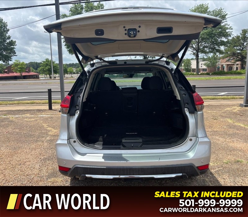 Nissan Rogue Vehicle Full-screen Gallery Image 5