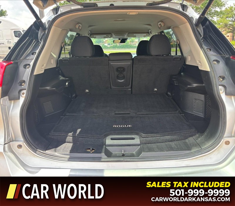 Nissan Rogue Vehicle Full-screen Gallery Image 6