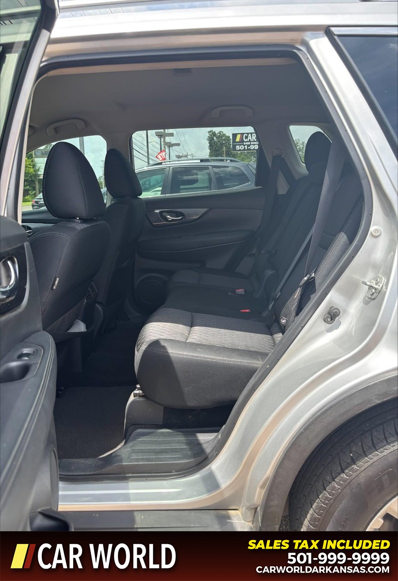 Nissan Rogue Vehicle Full-screen Gallery Image 15