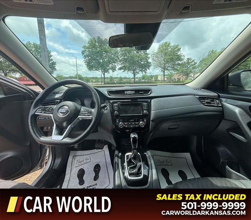 Nissan Rogue Vehicle Full-screen Gallery Image 16