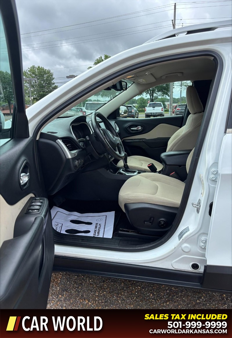 Jeep Cherokee Vehicle Full-screen Gallery Image 13