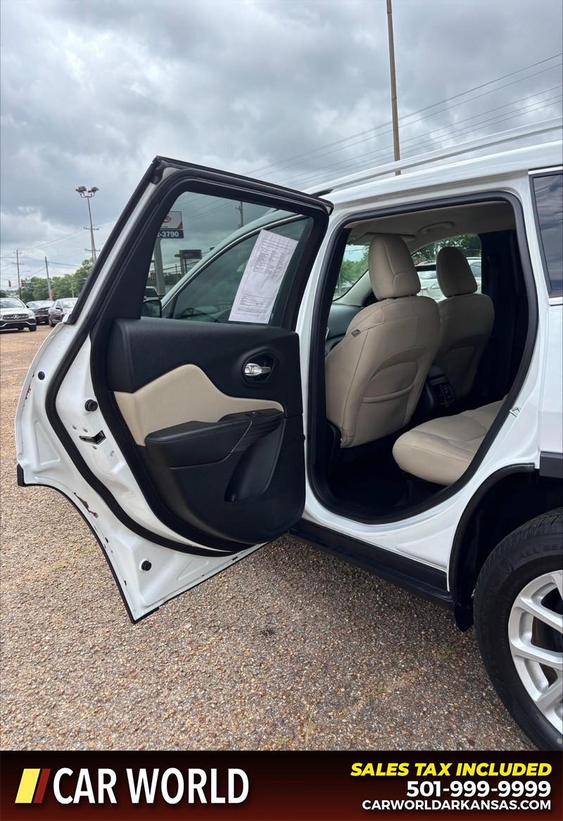 Jeep Cherokee Vehicle Full-screen Gallery Image 14