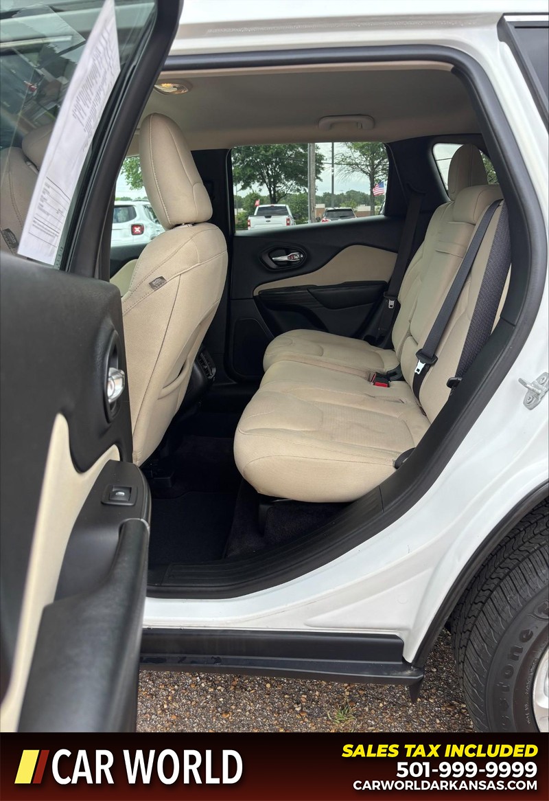 Jeep Cherokee Vehicle Full-screen Gallery Image 15