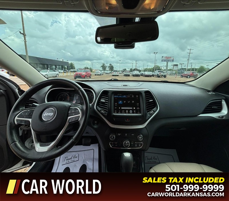Jeep Cherokee Vehicle Full-screen Gallery Image 16