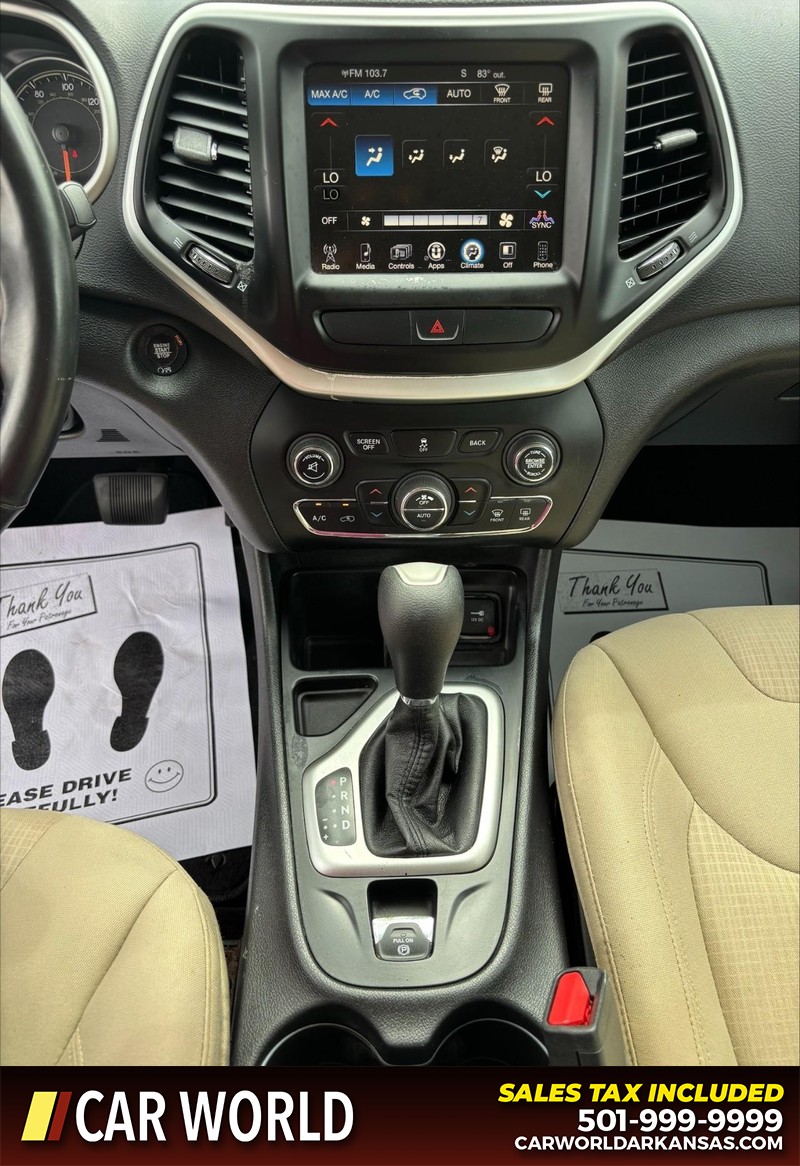 Jeep Cherokee Vehicle Full-screen Gallery Image 17