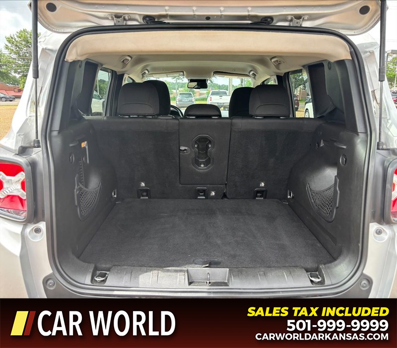 Jeep Renegade Vehicle Full-screen Gallery Image 6