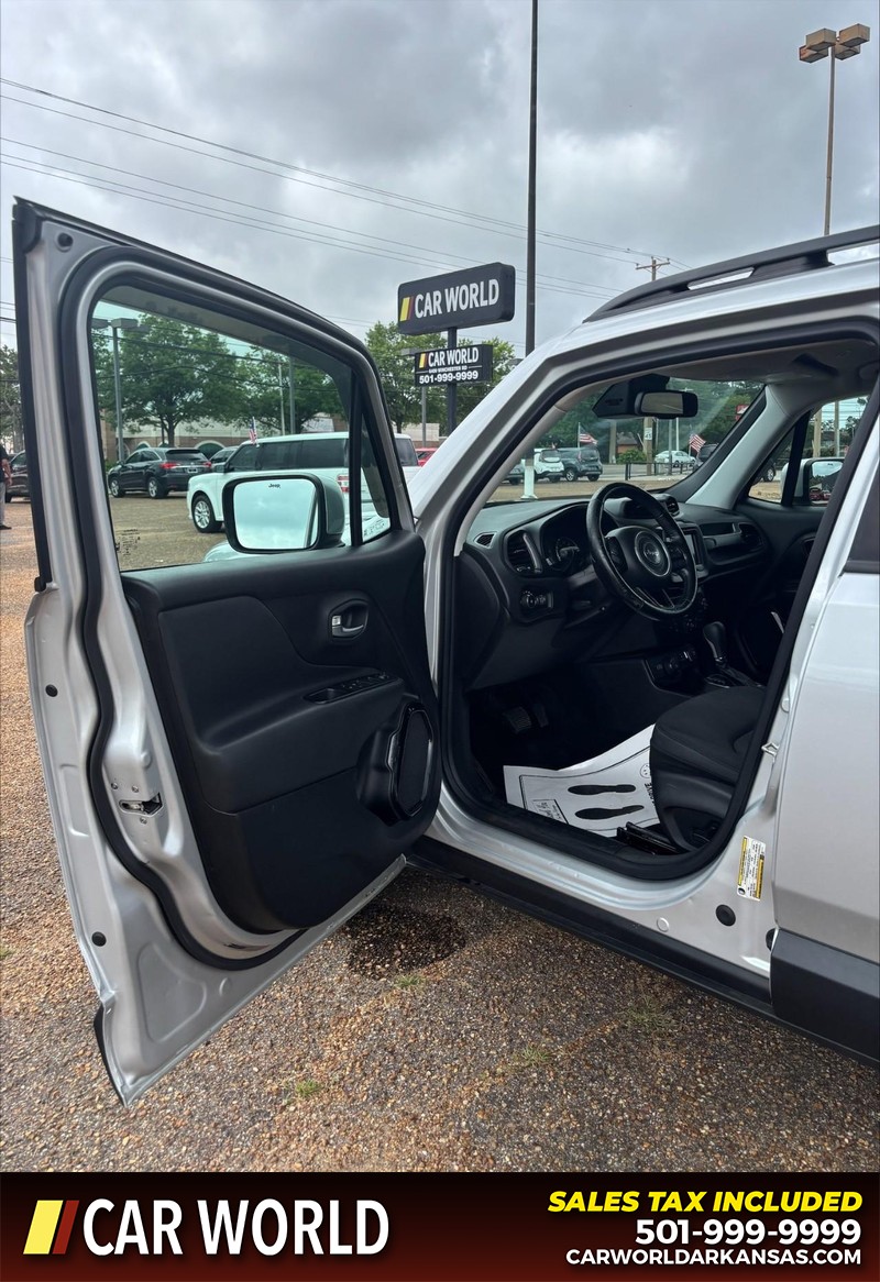 Jeep Renegade Vehicle Full-screen Gallery Image 12