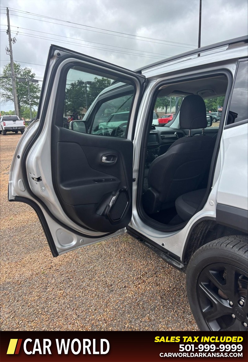 Jeep Renegade Vehicle Full-screen Gallery Image 14