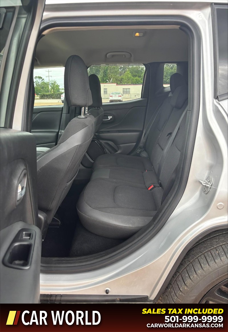 Jeep Renegade Vehicle Full-screen Gallery Image 15