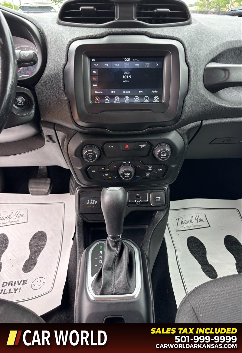 Jeep Renegade Vehicle Full-screen Gallery Image 17