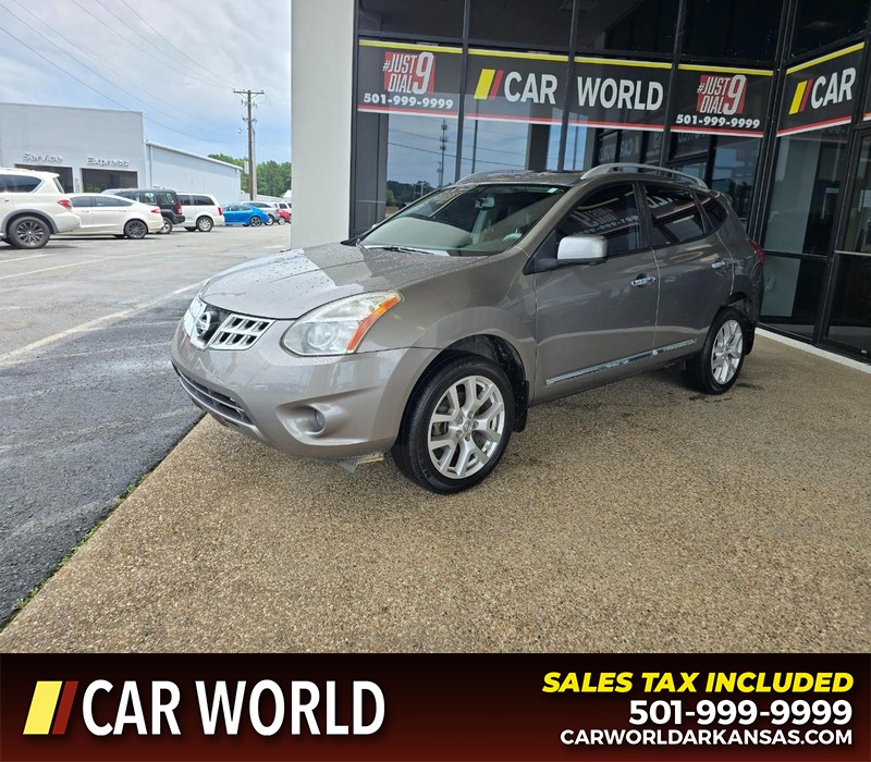 Nissan Rogue Vehicle Full-screen Gallery Image 3