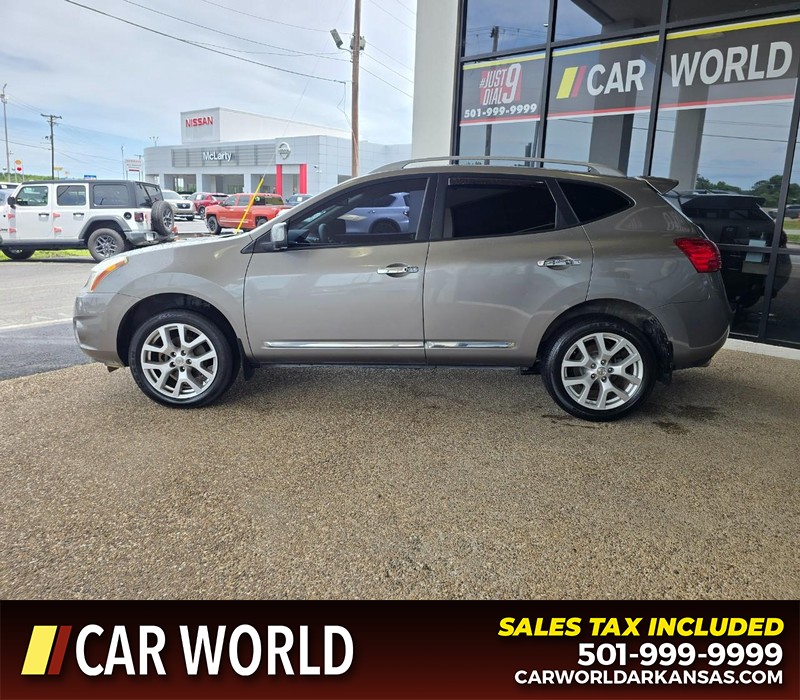 Nissan Rogue Vehicle Full-screen Gallery Image 4