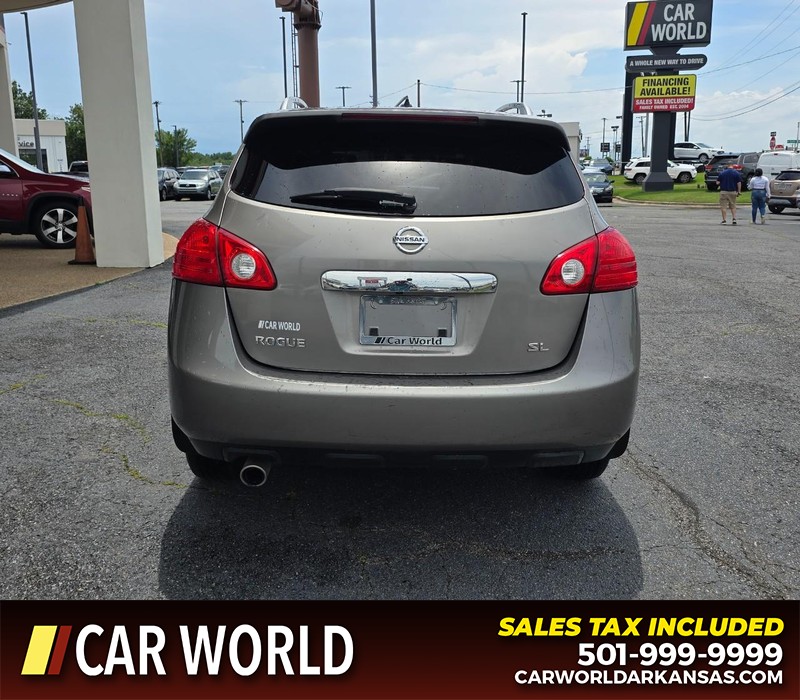 Nissan Rogue Vehicle Full-screen Gallery Image 5