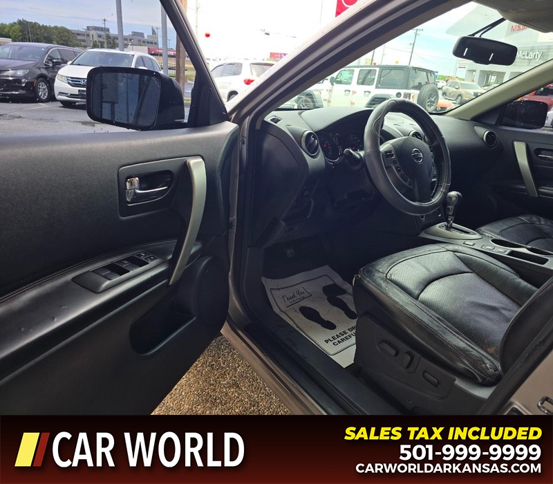 Nissan Rogue Vehicle Full-screen Gallery Image 7