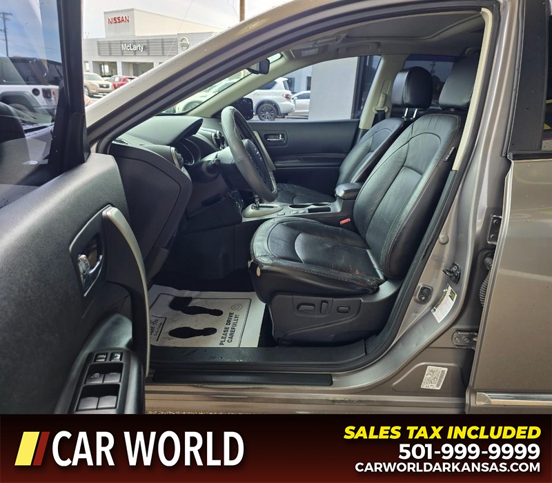 Nissan Rogue Vehicle Full-screen Gallery Image 8