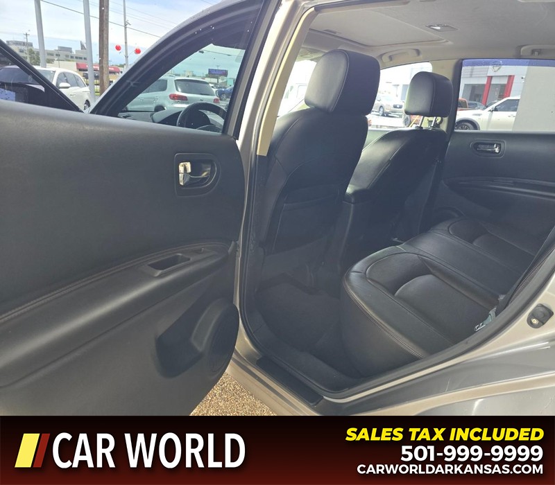 Nissan Rogue Vehicle Full-screen Gallery Image 9