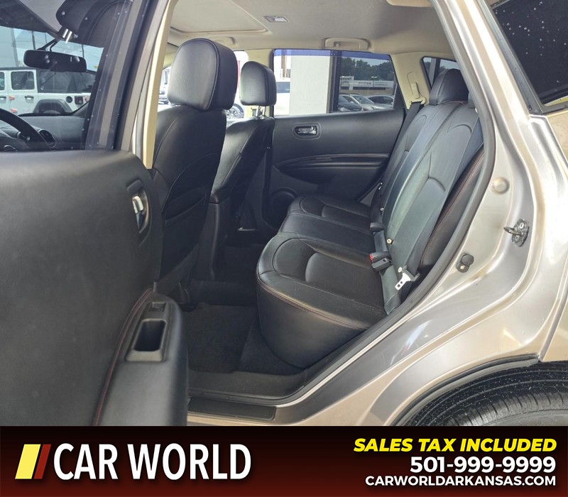 Nissan Rogue Vehicle Full-screen Gallery Image 10
