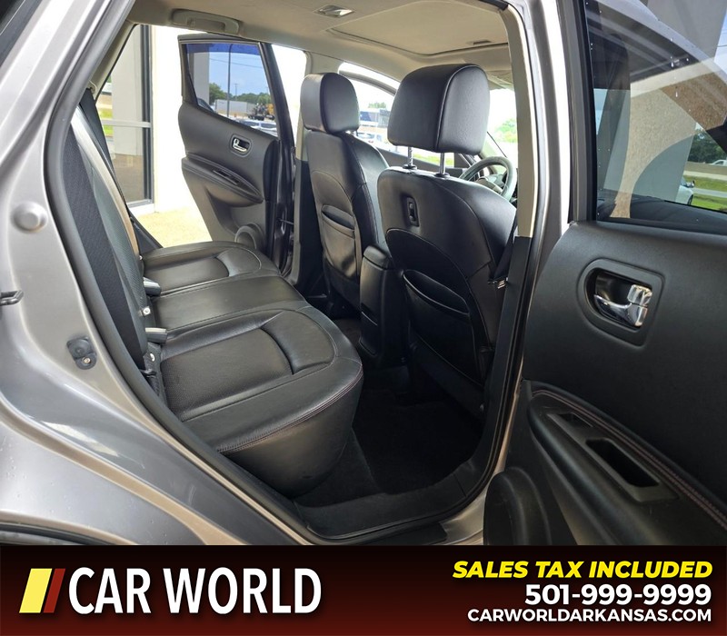 Nissan Rogue Vehicle Full-screen Gallery Image 12