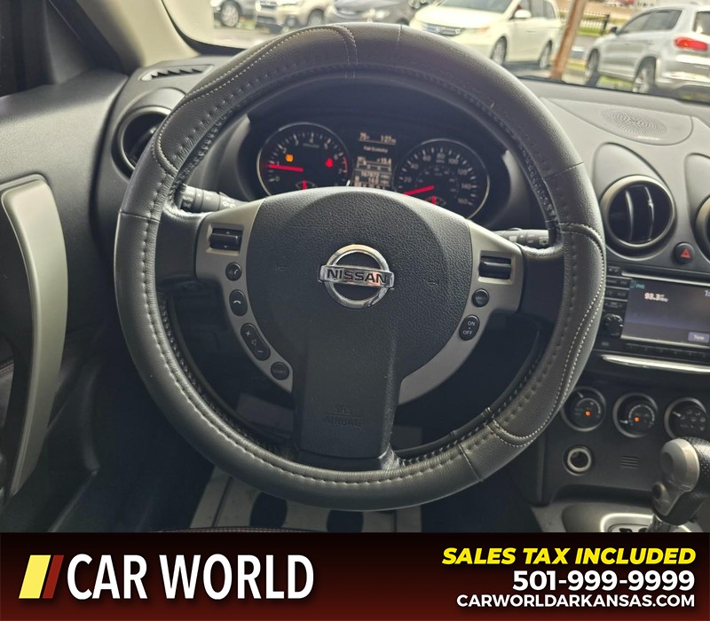 Nissan Rogue Vehicle Full-screen Gallery Image 15