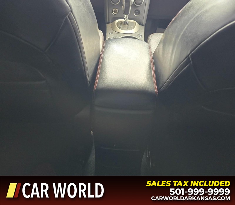 Nissan Rogue Vehicle Full-screen Gallery Image 21