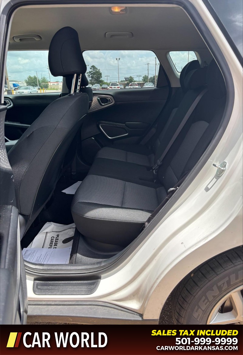 Kia Soul Vehicle Full-screen Gallery Image 15