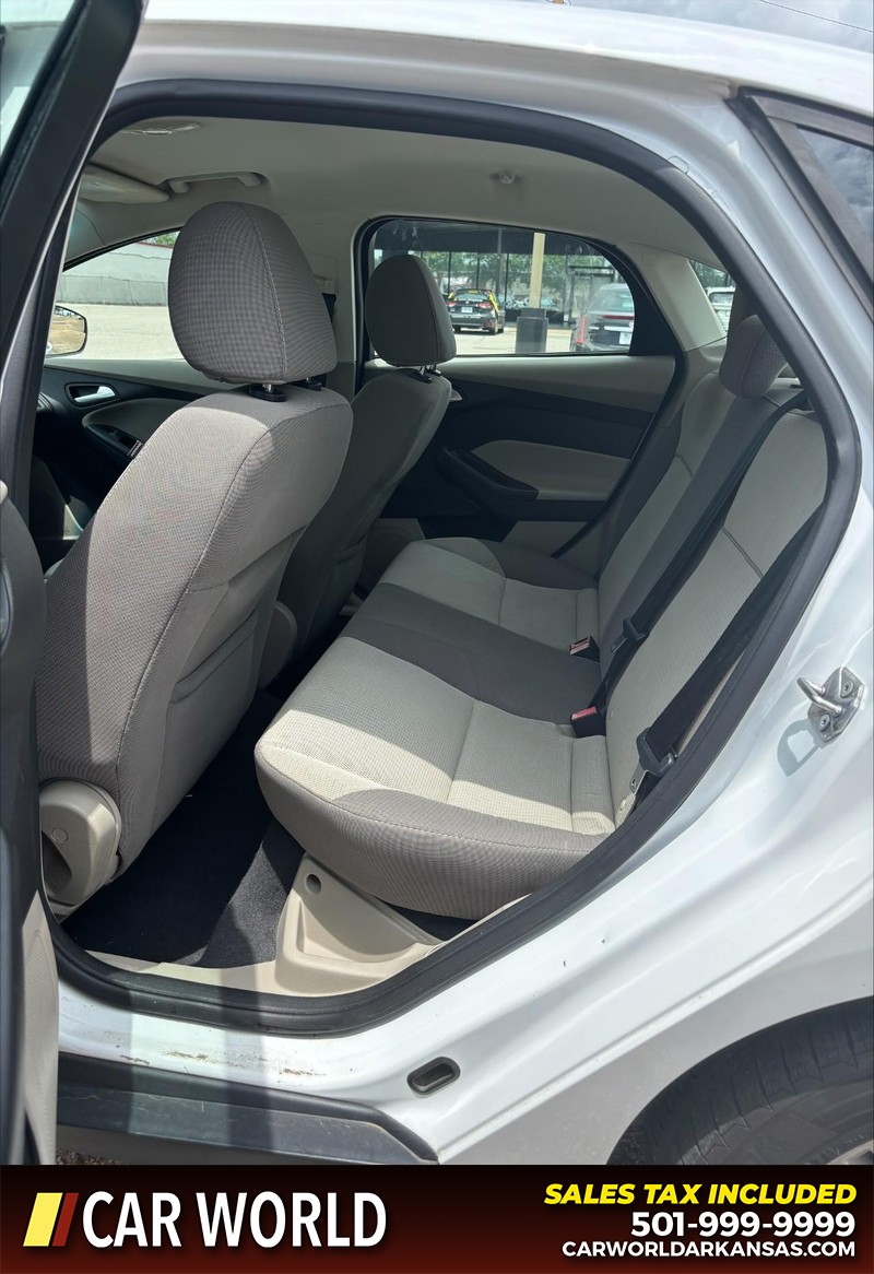 Ford Focus Vehicle Full-screen Gallery Image 15