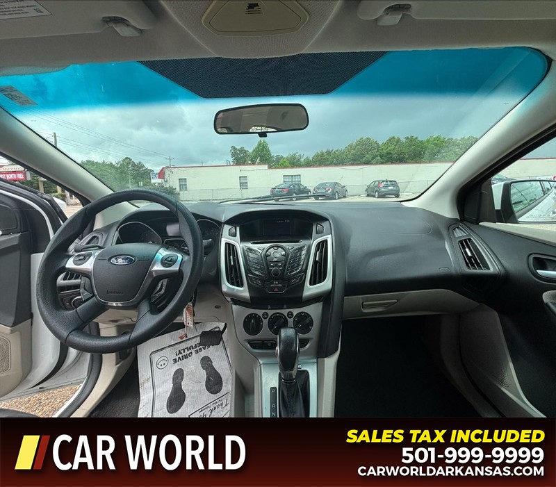 Ford Focus Vehicle Full-screen Gallery Image 16