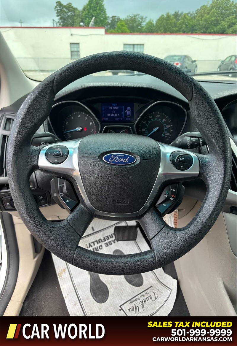 Ford Focus Vehicle Full-screen Gallery Image 17