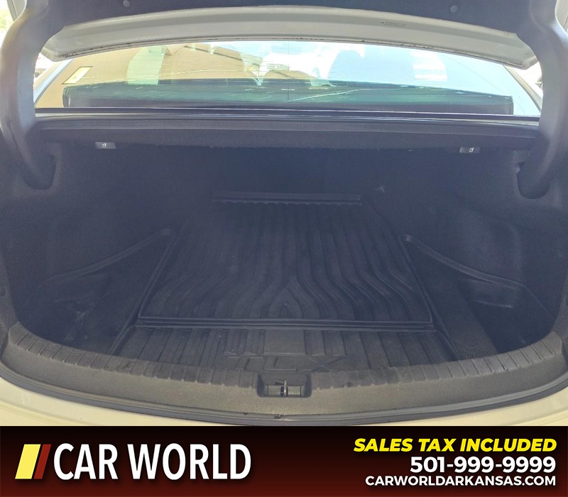 Acura TLX Vehicle Full-screen Gallery Image 12