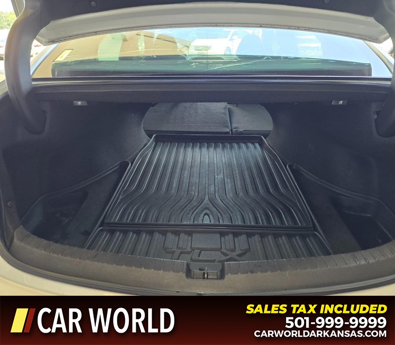 Acura TLX Vehicle Full-screen Gallery Image 13