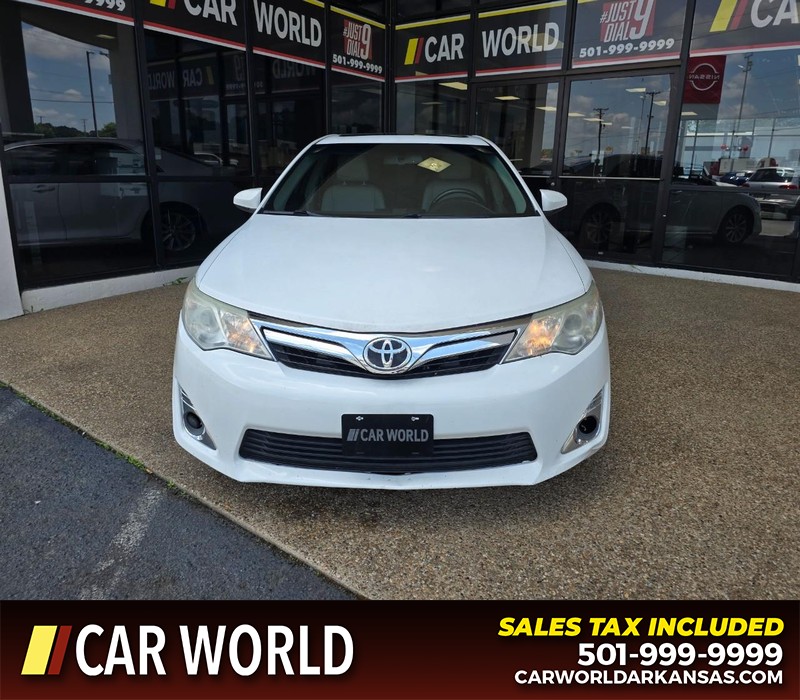 Toyota Camry Vehicle Full-screen Gallery Image 2