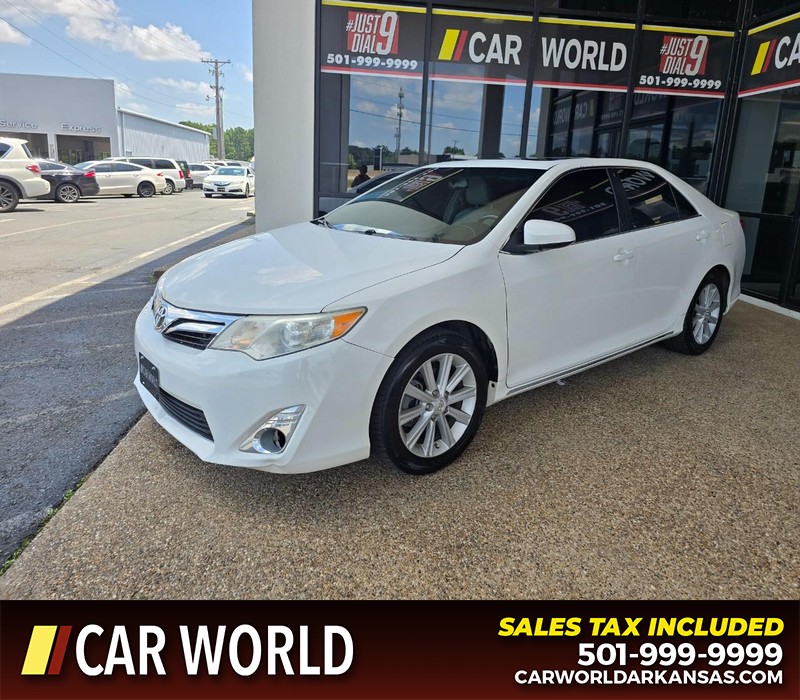 Toyota Camry Vehicle Full-screen Gallery Image 3