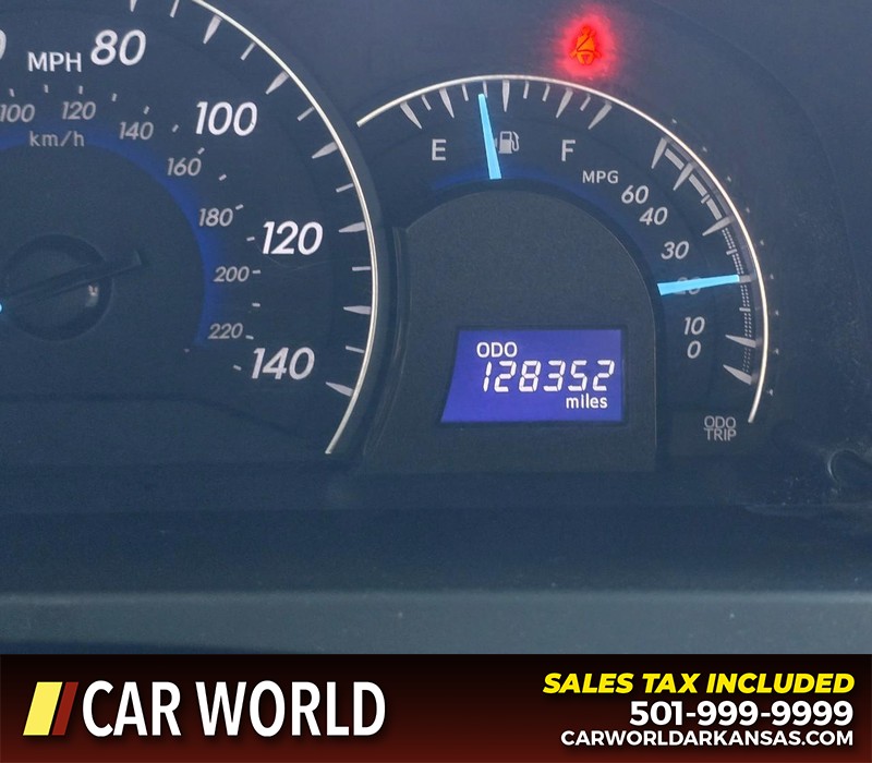 Toyota Camry Vehicle Full-screen Gallery Image 16