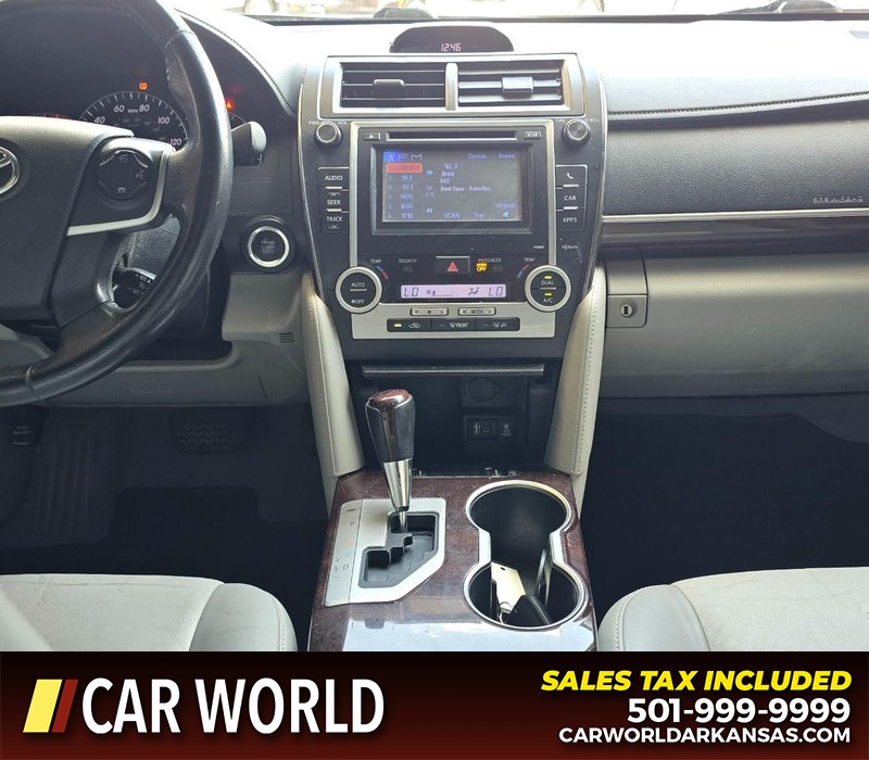 Toyota Camry Vehicle Full-screen Gallery Image 18