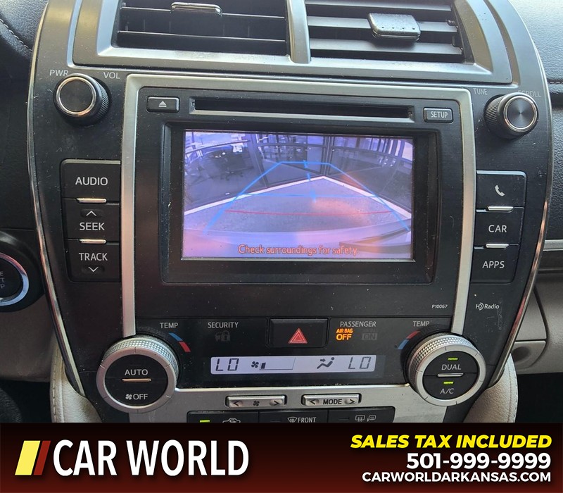 Toyota Camry Vehicle Full-screen Gallery Image 19