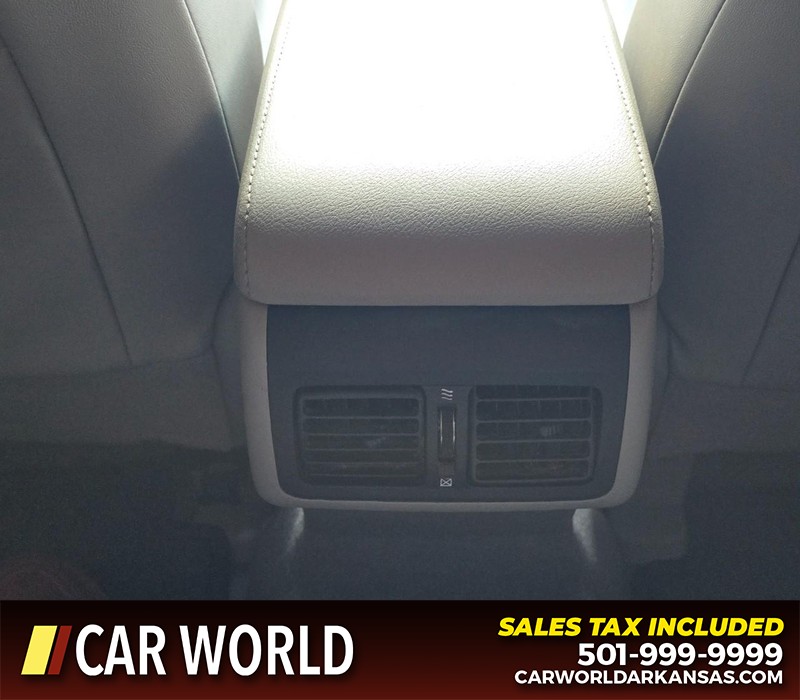 Toyota Camry Vehicle Full-screen Gallery Image 21
