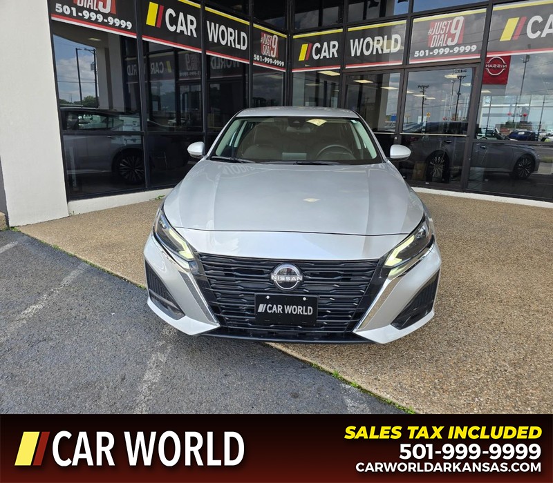 Nissan Altima Vehicle Full-screen Gallery Image 2