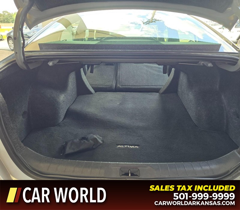 Nissan Altima Vehicle Full-screen Gallery Image 14
