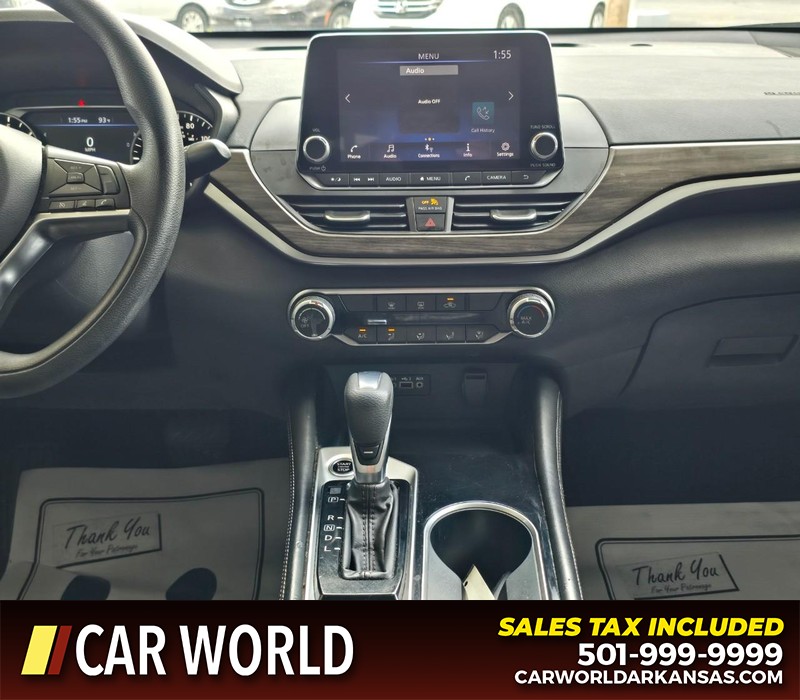 Nissan Altima Vehicle Full-screen Gallery Image 18