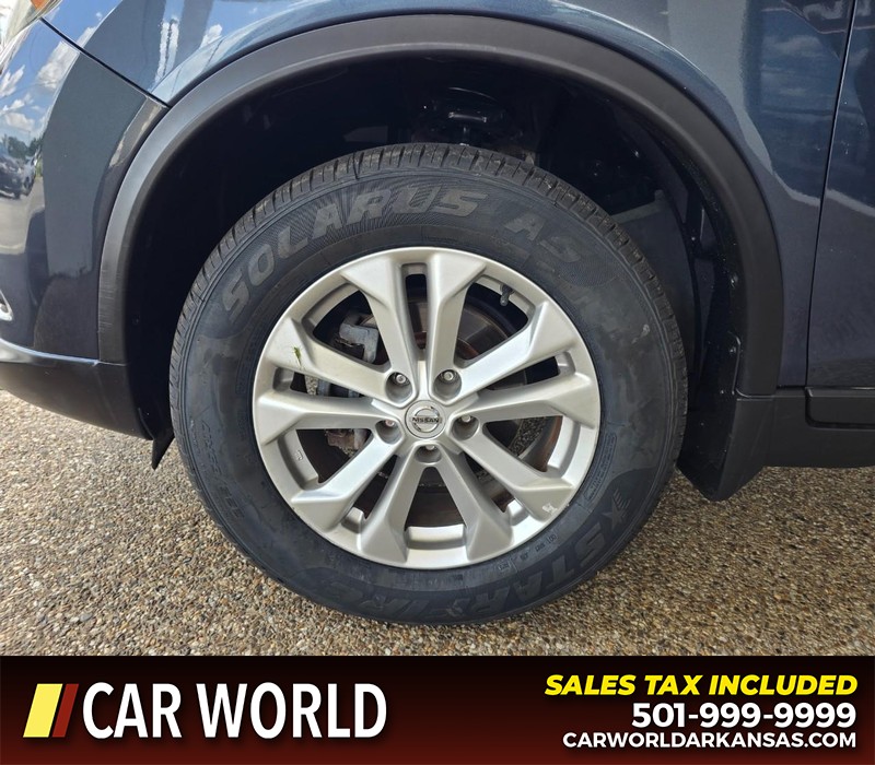 Nissan Rogue Vehicle Full-screen Gallery Image 7