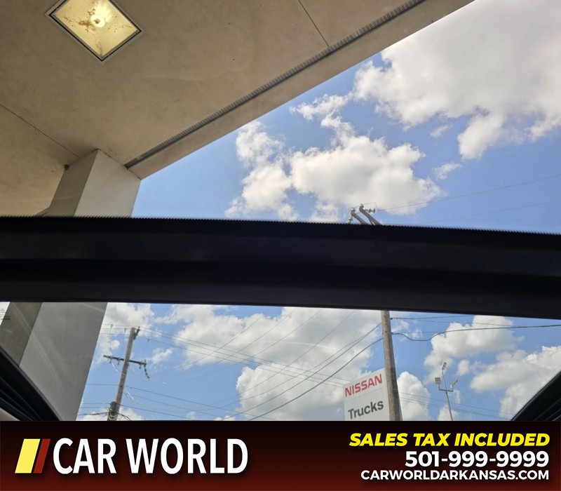 Nissan Rogue Vehicle Full-screen Gallery Image 21