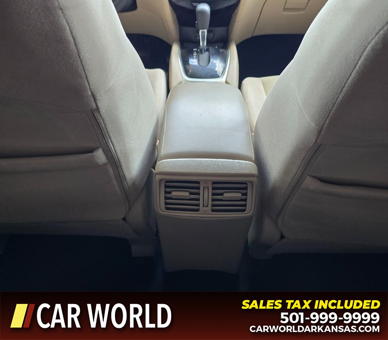Nissan Rogue Vehicle Full-screen Gallery Image 22