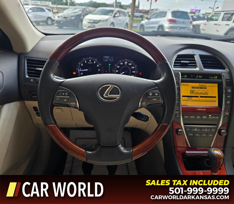 Lexus ES 350 Vehicle Full-screen Gallery Image 14