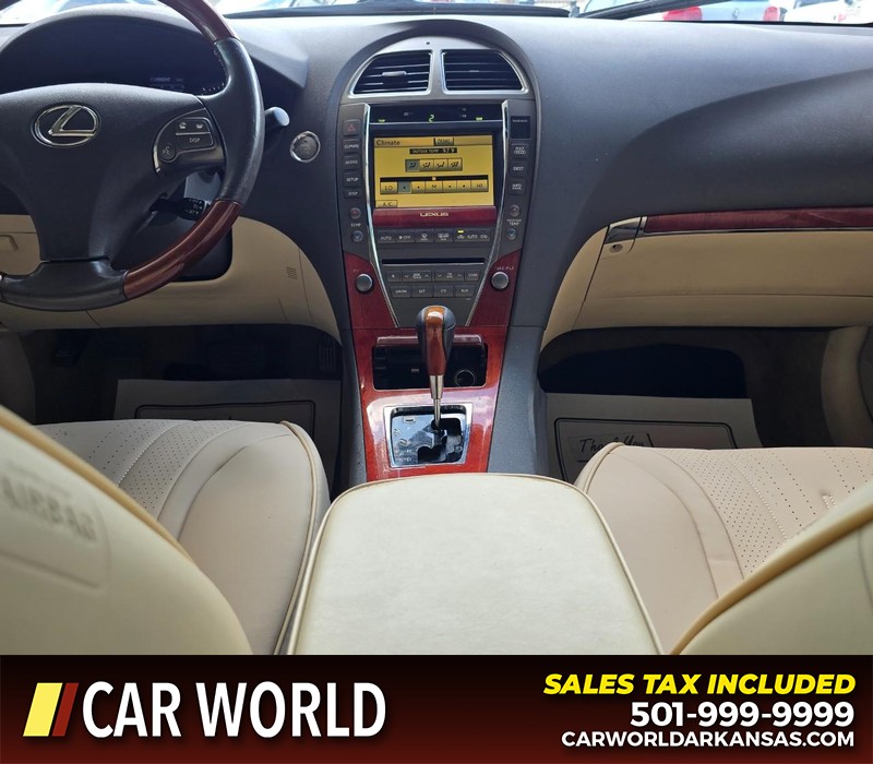 Lexus ES 350 Vehicle Full-screen Gallery Image 17