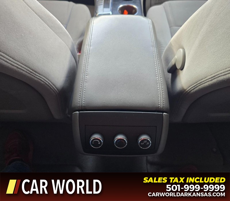Buick Enclave Vehicle Full-screen Gallery Image 24