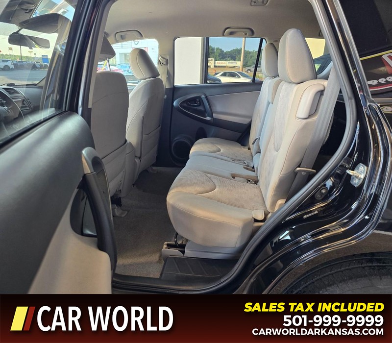 Toyota RAV4 Vehicle Full-screen Gallery Image 10
