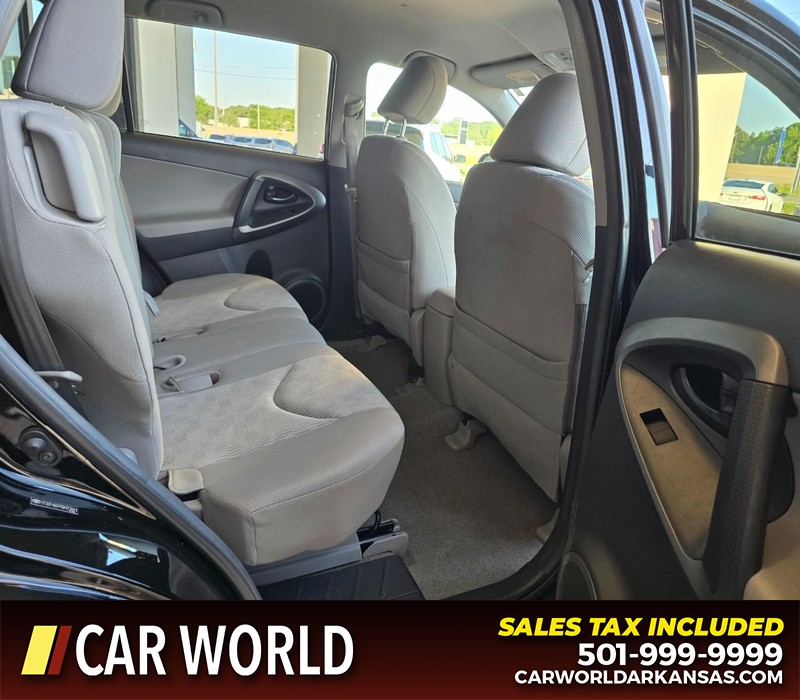 Toyota RAV4 Vehicle Full-screen Gallery Image 12