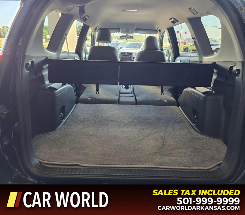 Toyota RAV4 Vehicle Full-screen Gallery Image 14