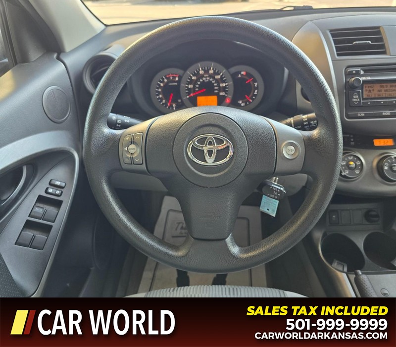Toyota RAV4 Vehicle Full-screen Gallery Image 15