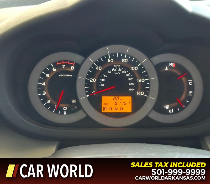 Toyota RAV4 Vehicle Full-screen Gallery Image 17
